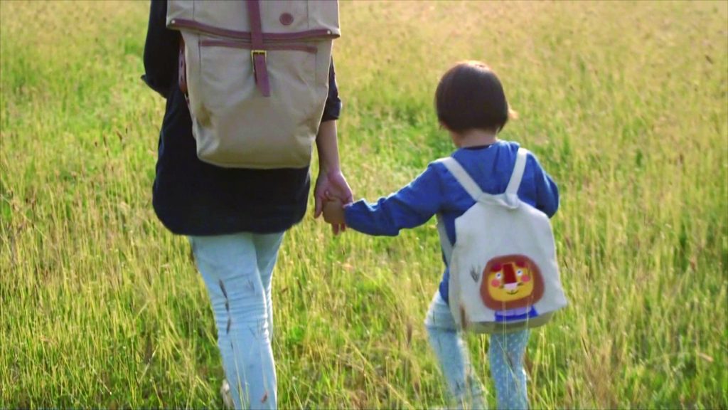 《生命的圓圈》是台灣首部同時敘述未婚小媽媽、收養家庭及尋親者真實故事的紀錄片。
